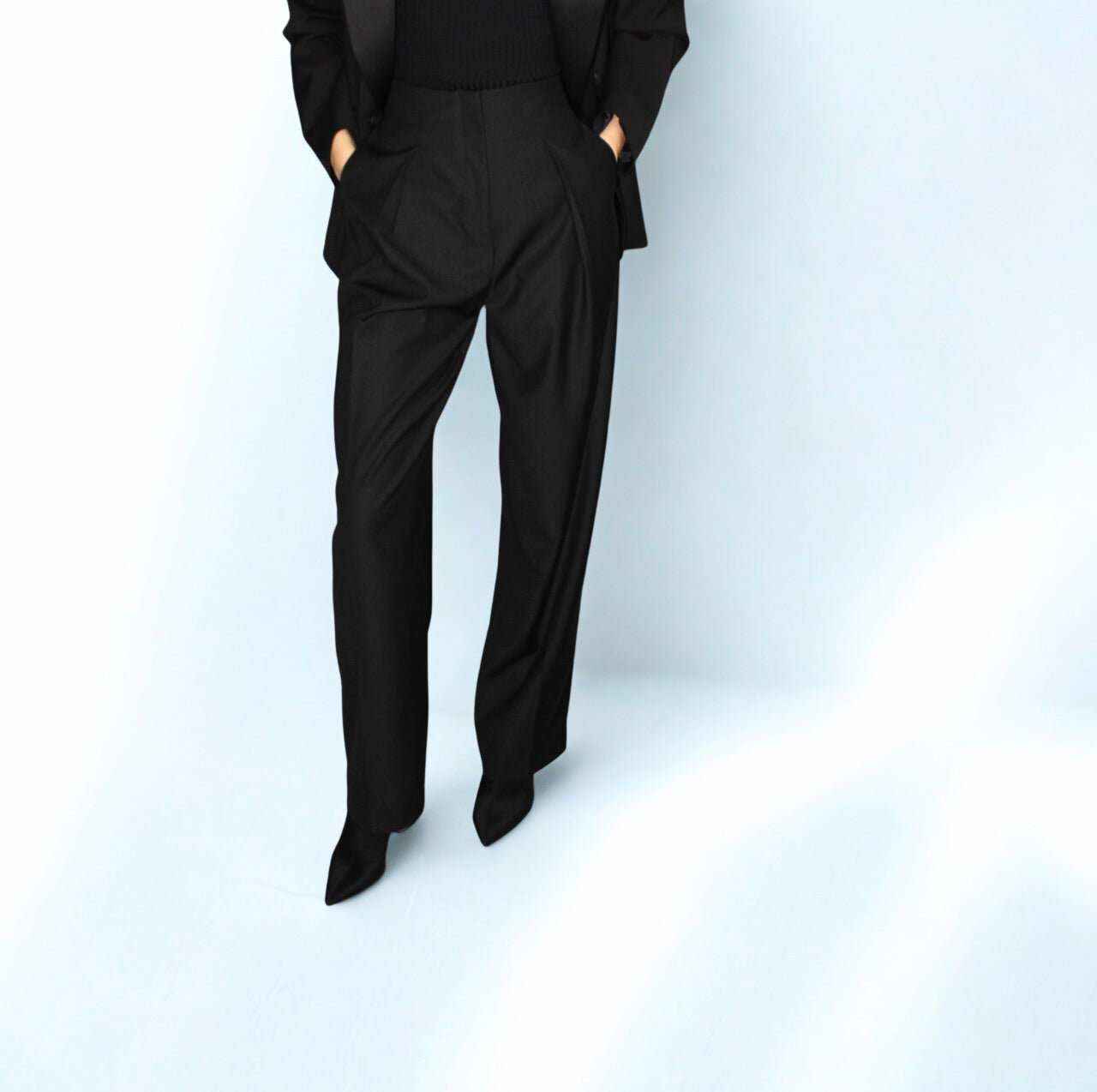 Eleganckie czarne spodnie damskie EMO z wysokim stanem - widok z boku
