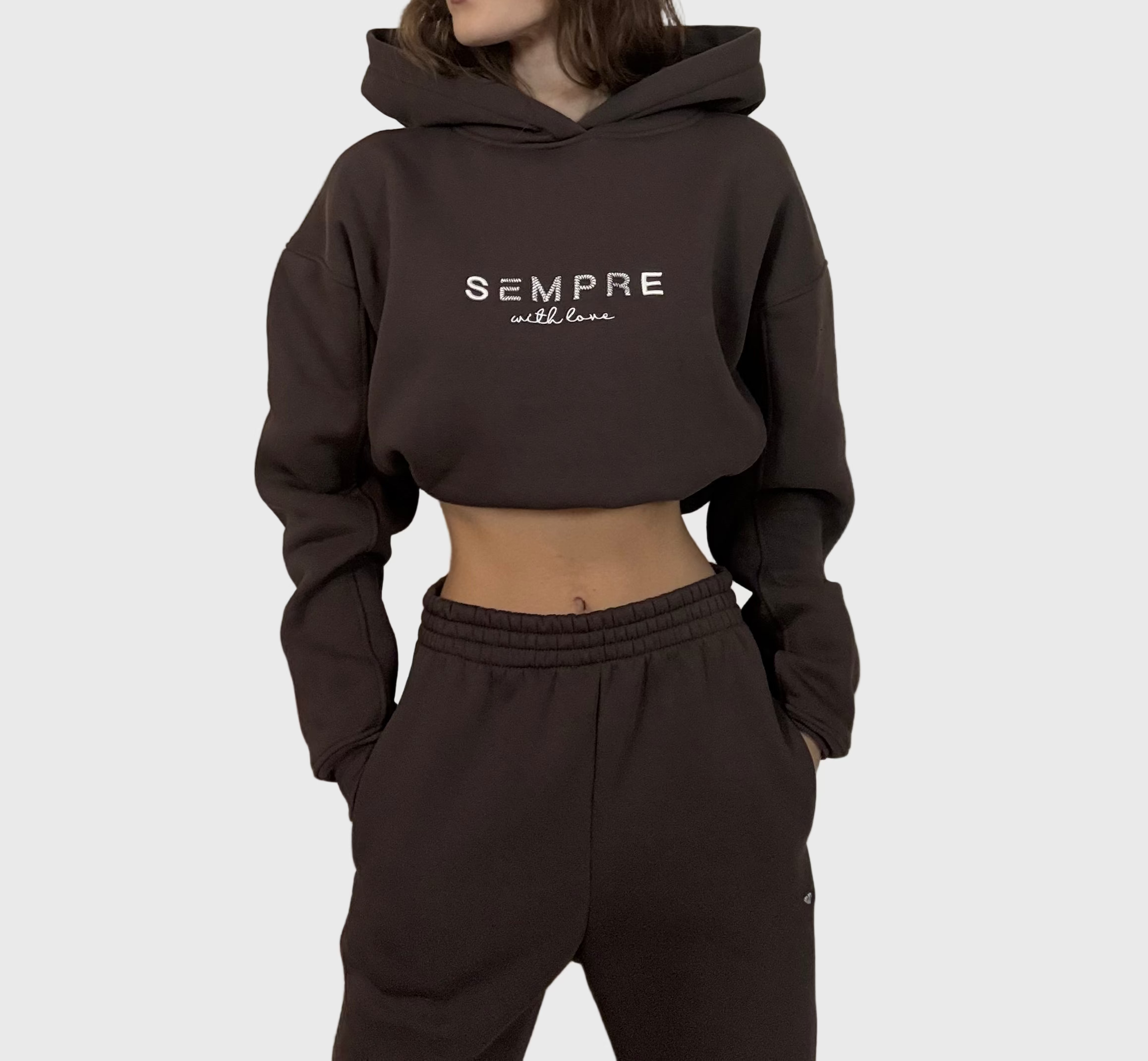 Czekoladowy dres SEMPRE, widok z przodu