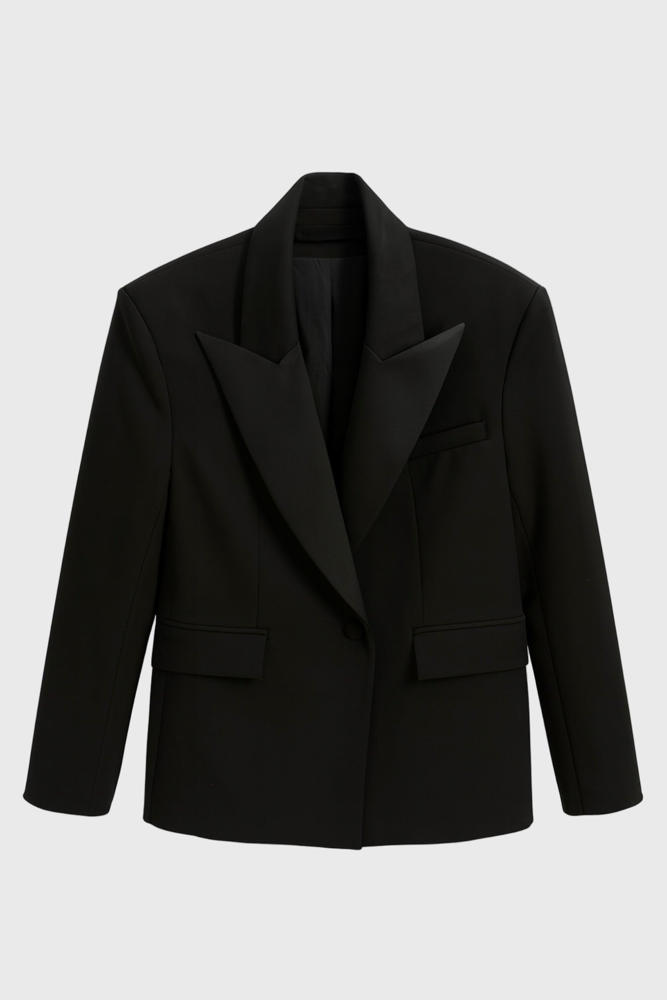 Detal czarnej marynarki Emo - szerokie klapy i wykończenie