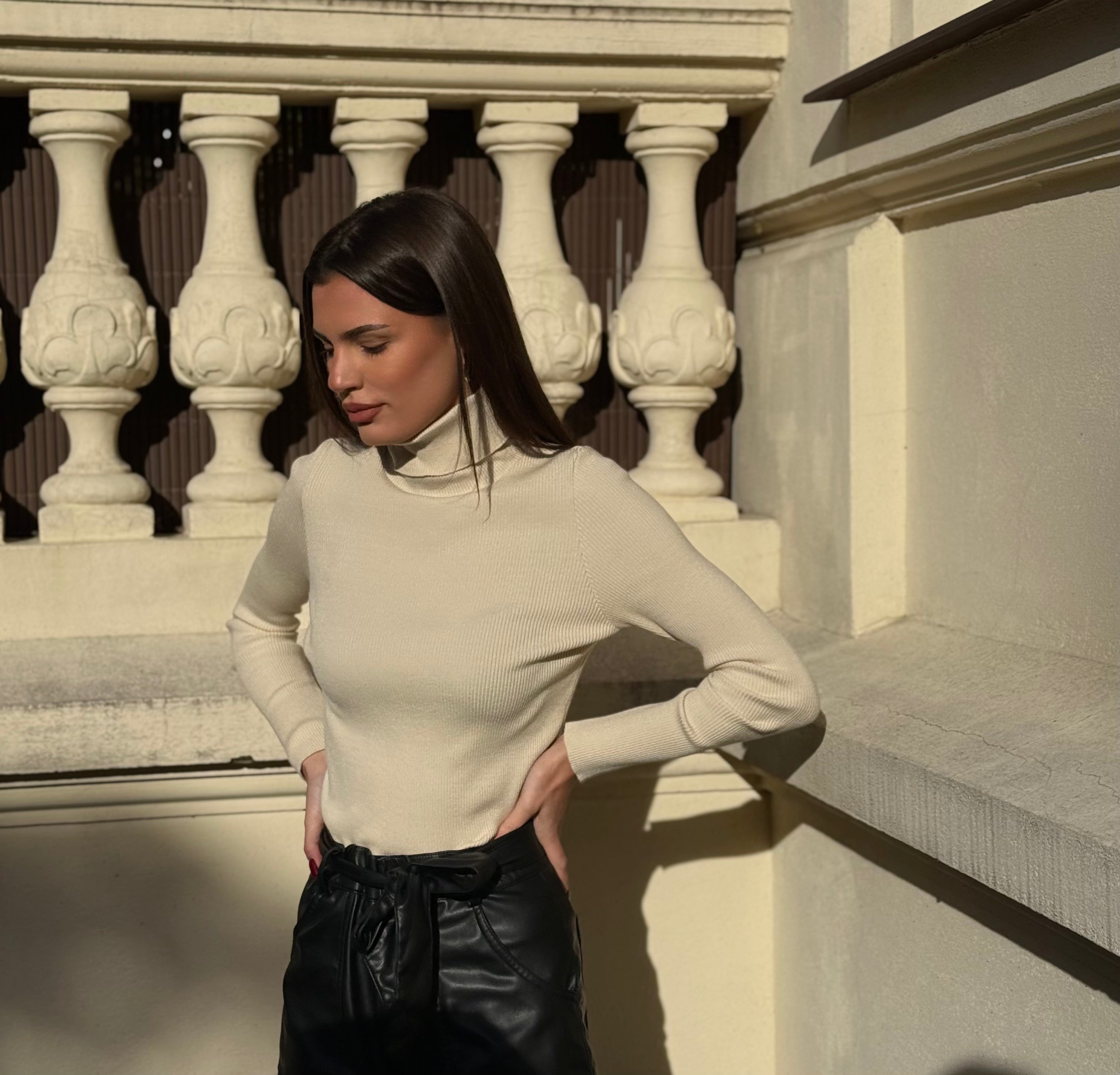 Kremowy golf COCOMORE, zbliżenie na materiał