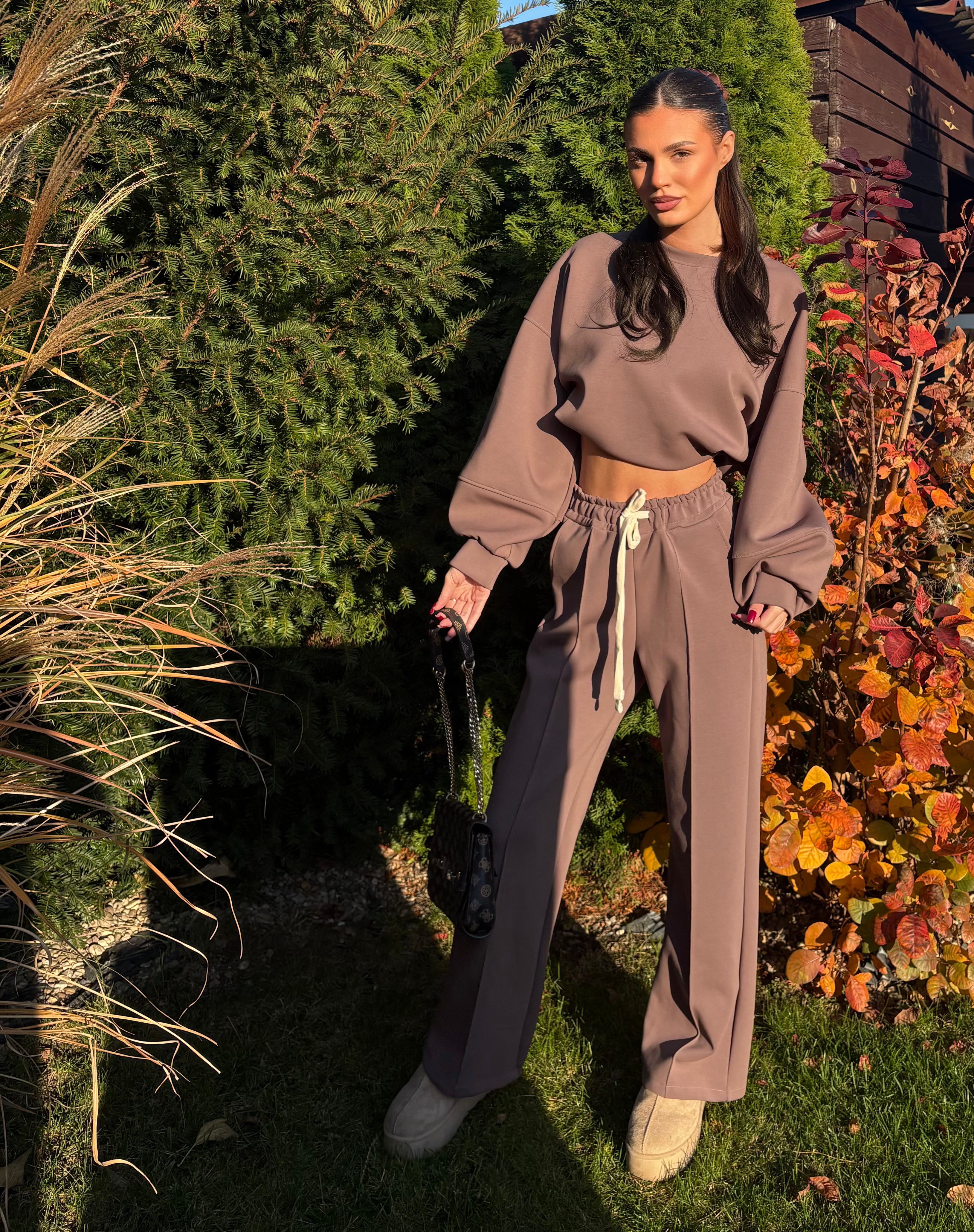 Dres Rossetto w kolorze gorzkiej czekolady, widok z przodu