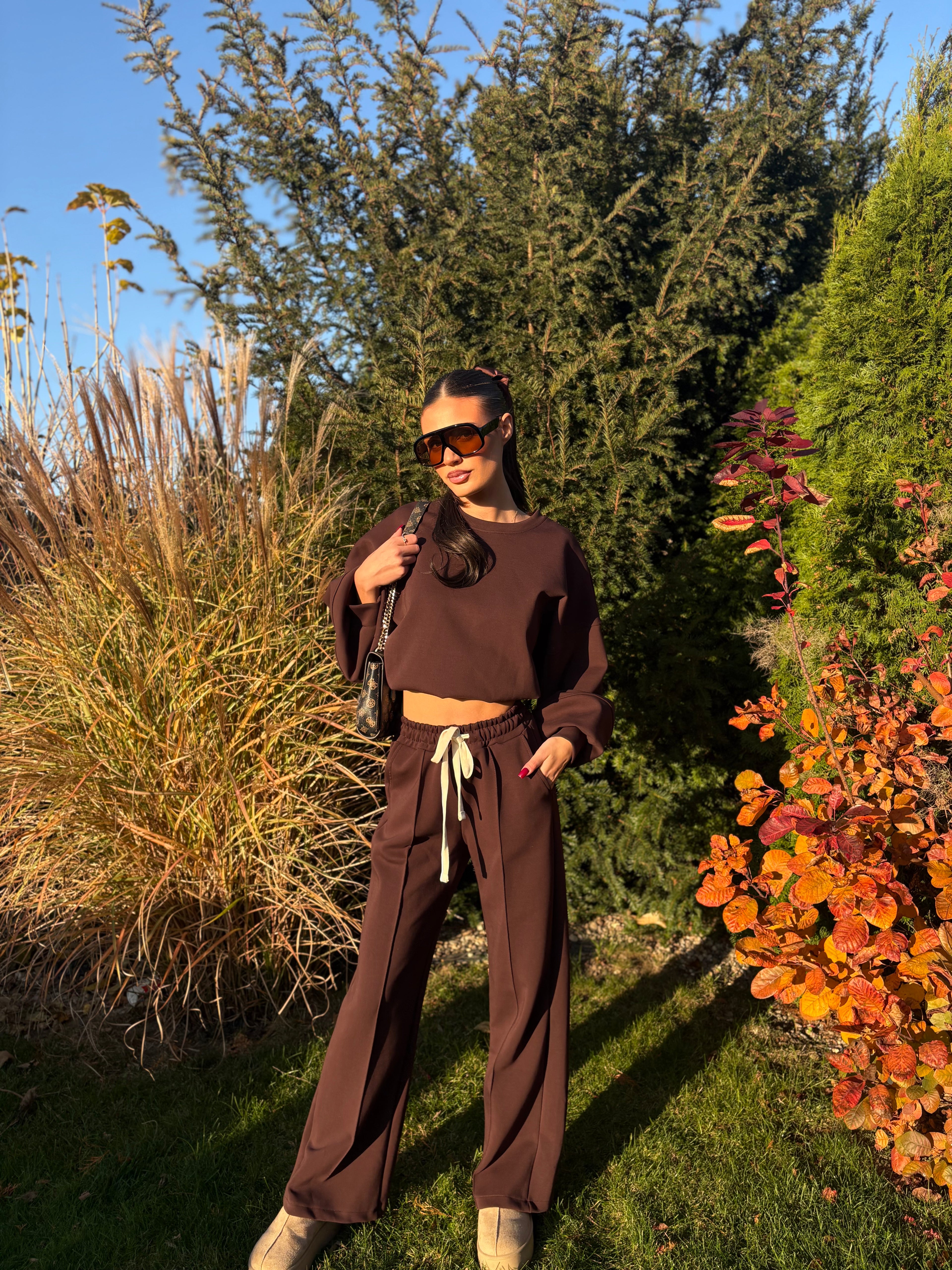 Dres Rossetto w kolorze gorzkiej czekolady, widok z przodu