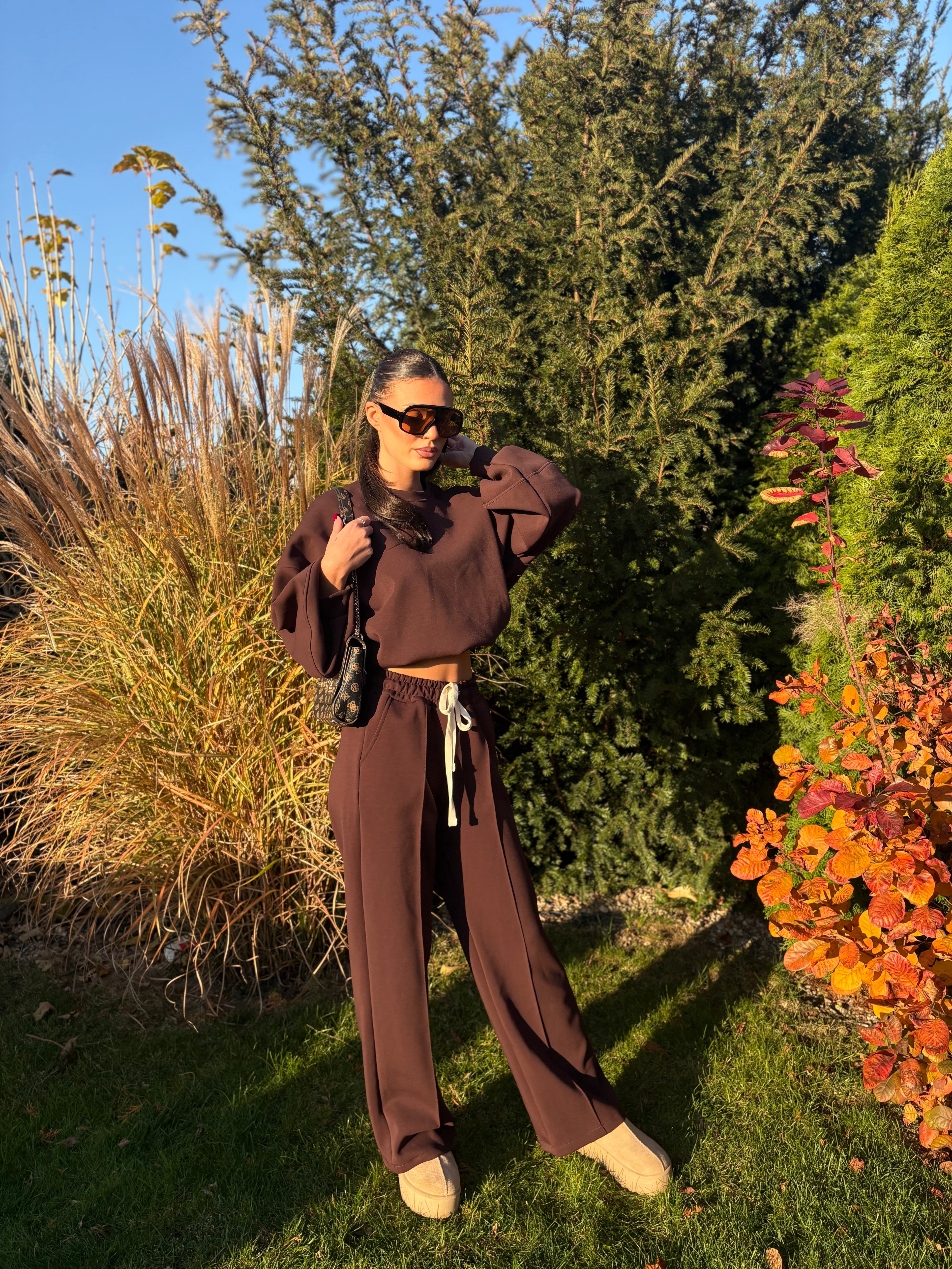 Dres Rossetto w kolorze gorzkiej czekolady, widok z przodu