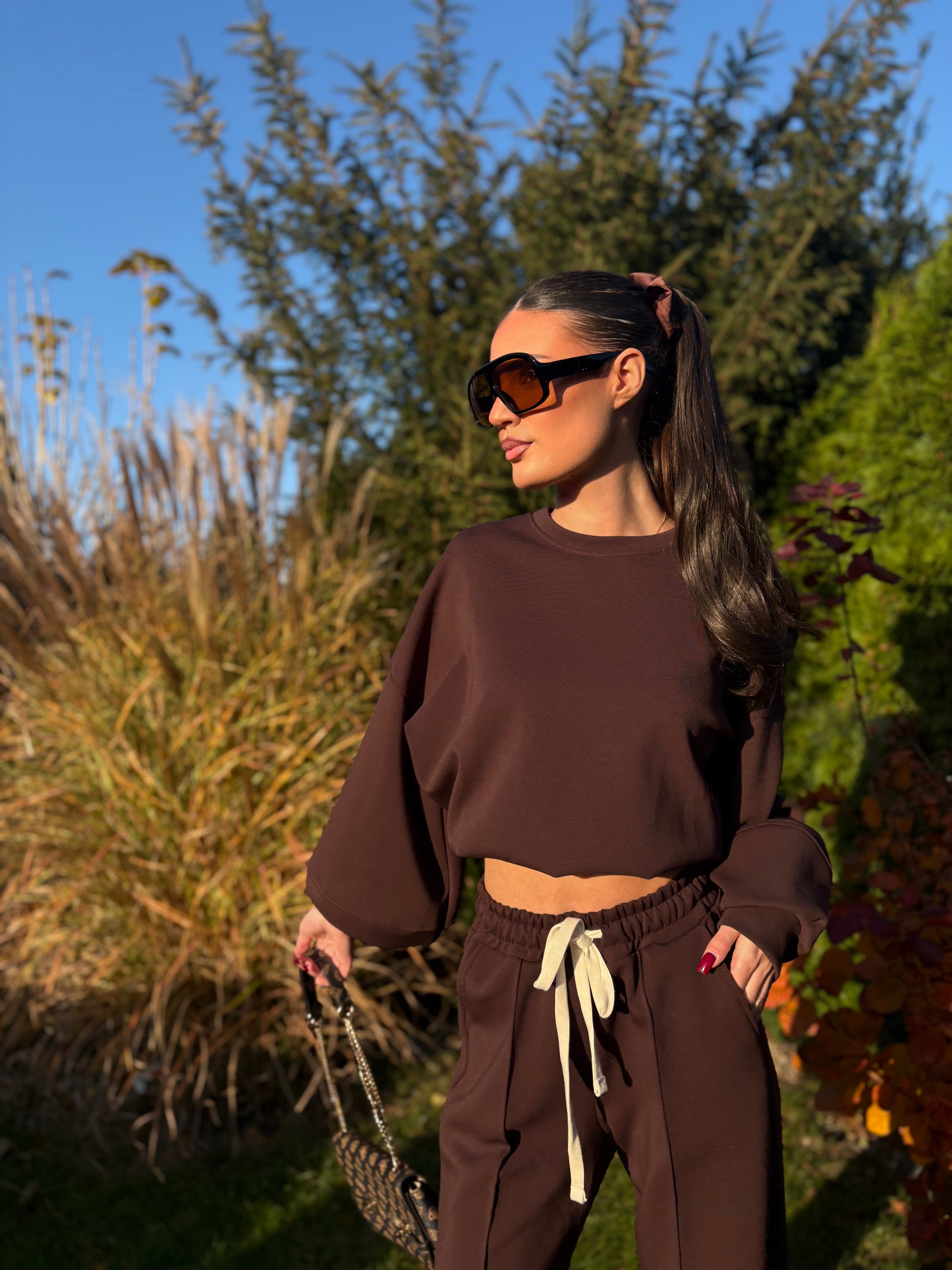 Dres Rossetto gorzka czekolada, detal bluzy