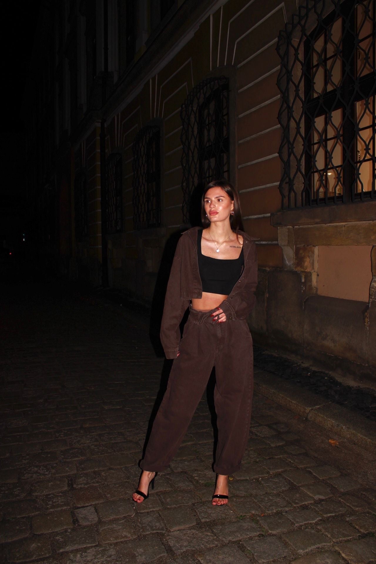 Czekoladowe jeansy SEMPRE, widok z przodu