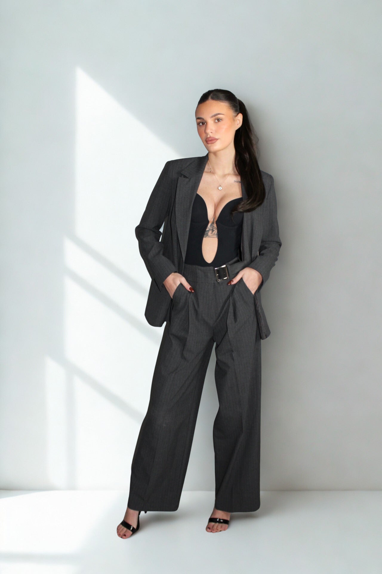 Eleganckie Spodnie Wide-Leg Dilvin - Szare